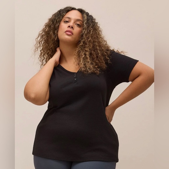 Girlfriend-Fit Ribbed Tee - PENN. Essentials - Picture 1 of 11